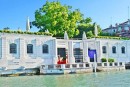 <p>Peggy Guggenheim Collection 🎨🏛️</p>
<p>Art lovers will adore the Peggy Guggenheim Collection! 🖼️✨ This museum, housed in an elegant palace 🏰 along the Grand Canal 🌊, showcases incredible modern art by Picasso 🎭, Dal&iacute; 🎨, and Pollock 🖌️. Stroll through the sculpture garden 🌿, admire surreal masterpieces, and even spot Peggy&rsquo;s beloved dog cemetery 🐶💖! A must-visit for those who love creativity and beauty! 🎭✨</p>